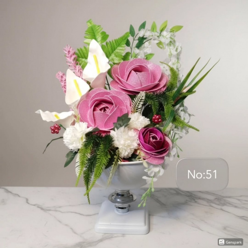 Seluna Design No:51 – Gümüş Ayaklı Beyaz Metal Saksıda El Yapımı Büyük Boy Pembe Gül ve Gala Aranjmanı