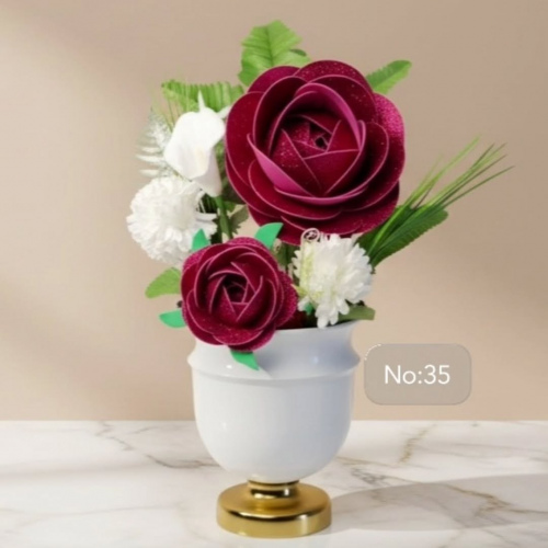 Seluna Design No:35 – Kadeh Formlu Altın Detaylı Metal Saksıda El Yapımı Mürdüm Gül Aranjmanı