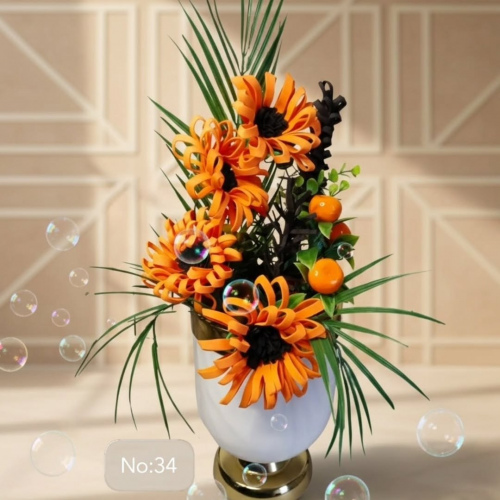 Seluna Design No:34 – Altın Detaylı Beyaz Metal Saksıda El Yapımı Turuncu Güneş Çiçekleri Aranjmanı