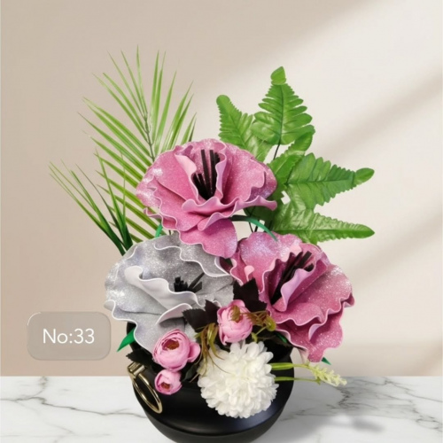 Seluna Design No:33 – Mat Siyah Metal Saksıda El Yapımı Pembe ve Gümüş Işıltılı Aranjman