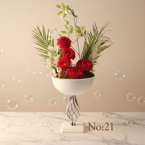 No:21 – Burgulu Gümüş Kaideli Beyaz Kadehte Kırmızı Modern Aranjman