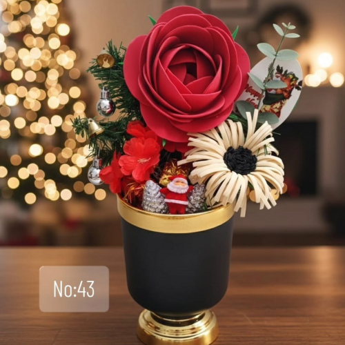 Seluna Design No:43 – Altın Detaylı Siyah Metal Saksıda El Yapımı Yılbaşı Konseptli Aranjman
