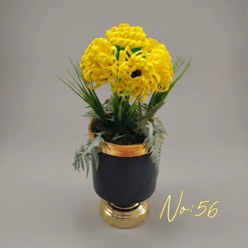 Seluna Design No:56 - Siyah Gold Ayaklı Metal Saksıda Sarı Aranjman