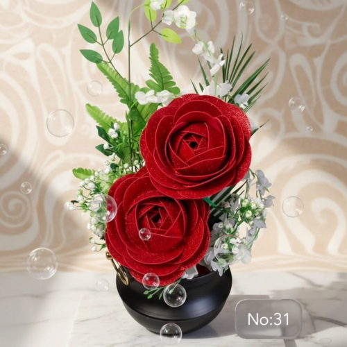 Seluna No:31 – Siyah Vazoda Simli Kırmızı Gül Aranjmanı